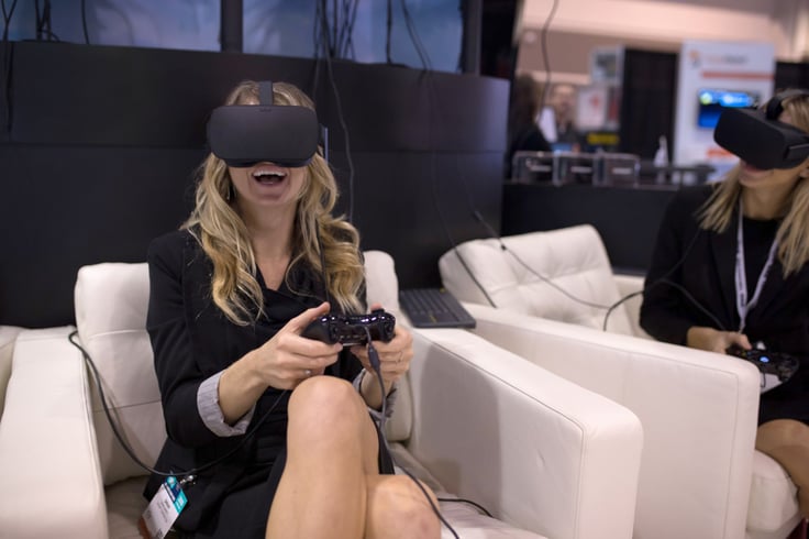 Show attendees use VR technology